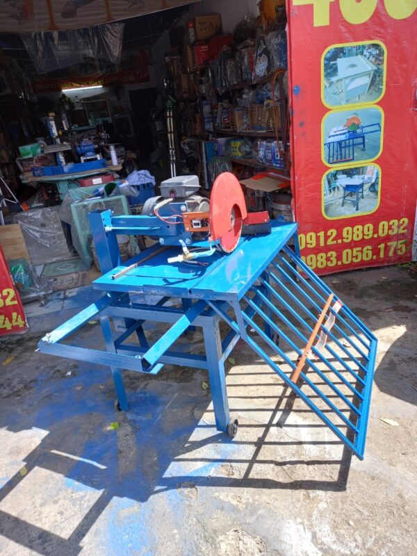 Máy cắt gạch 800x800mm chuyên dụng cho gạch khổ lớn, cắt chính xác, vận hành bền bỉ, phù hợp công trình xây dựng và thi công nội thất chuyên nghiệp.