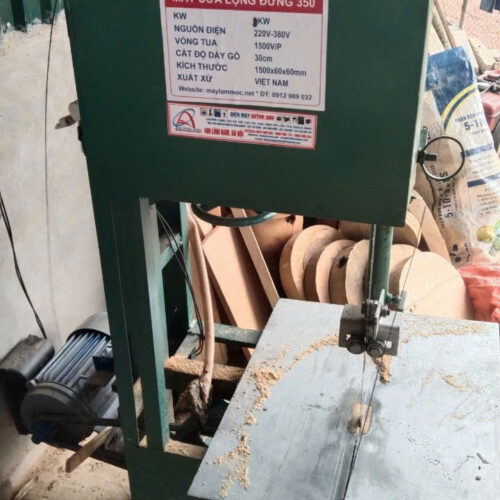 Máy cưa lọng đứng 350 cắt gỗ dày tới 300mm, vận hành ổn định, độ chính xác cao. Phù hợp xưởng mộc, xưởng nội thất. Báo giá tốt tại Quỳnh Anh.